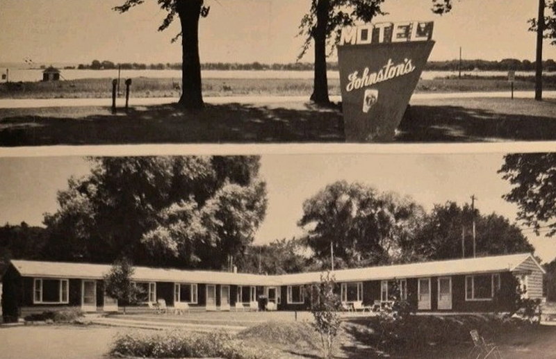 Johnstons Motel - Vintage Postcard (newer photo)